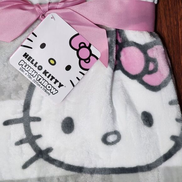 Sanrio Hello Kitty Throw Blanket 50 x 70 in Soft Plush Gray Plaid White Big Head - Picture 2 of 3